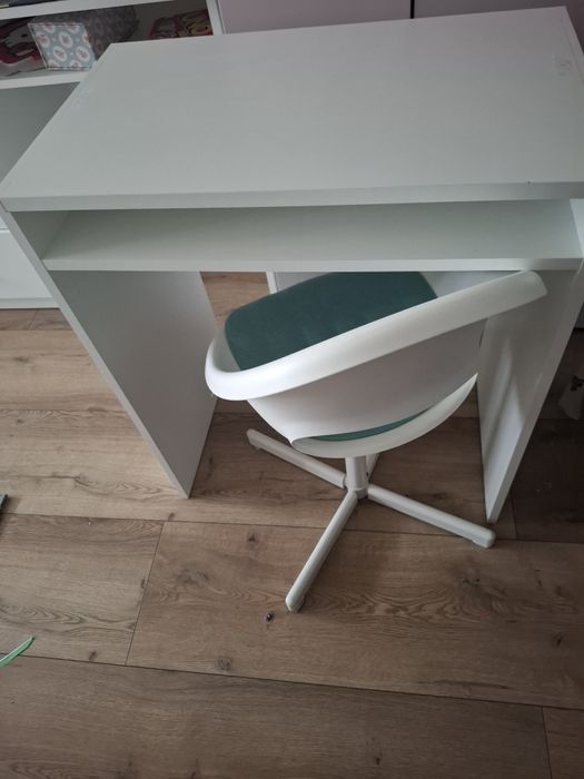 Biurko i krzeslo
