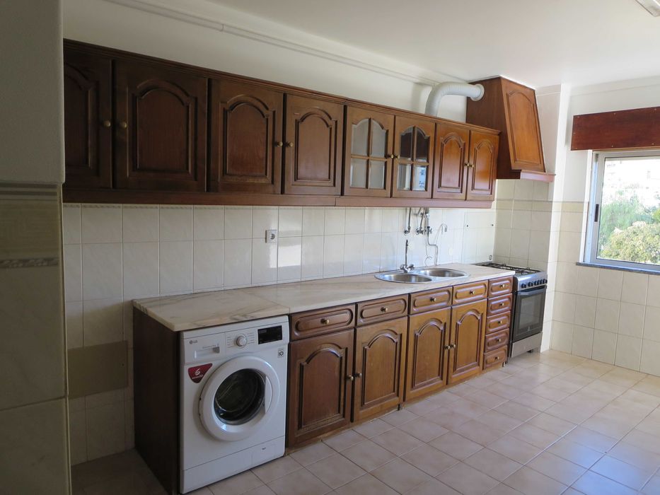 T2 Faro - central com muita luz e boas áreas