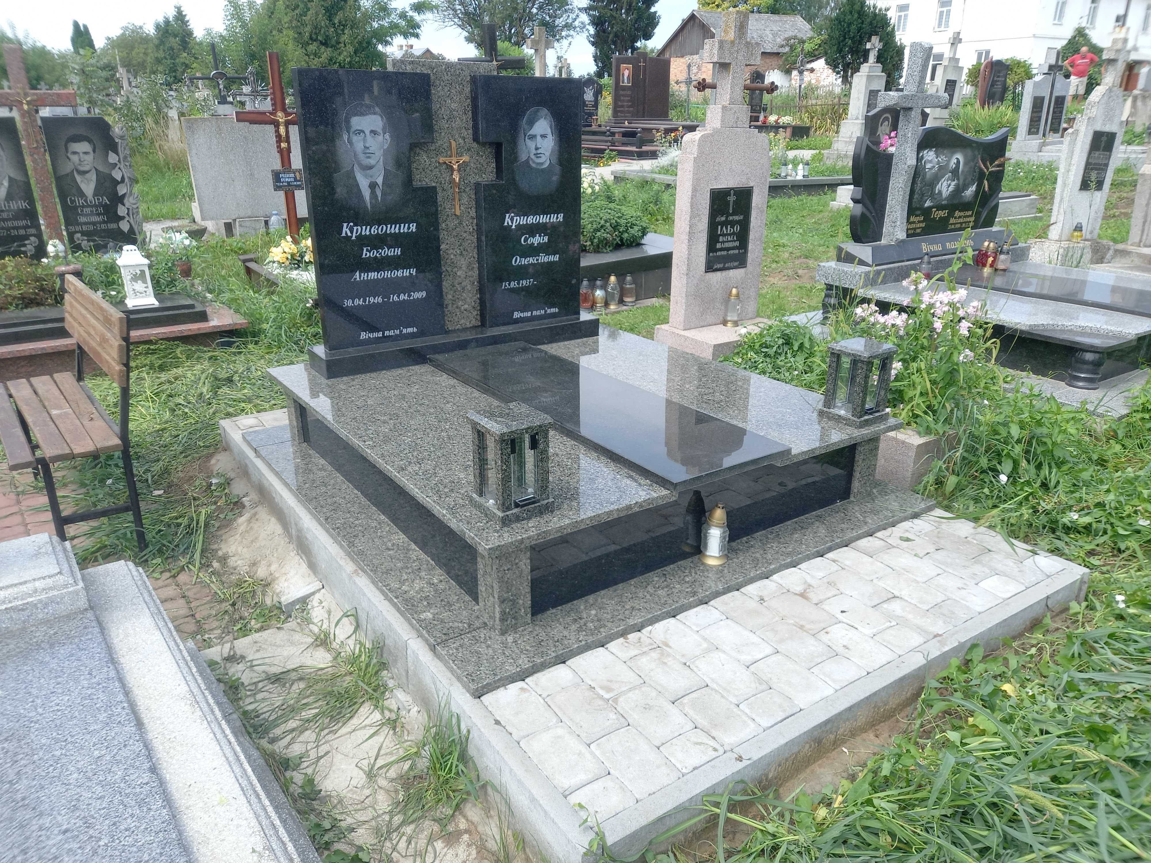 Подвійні пам'ятники з граніту