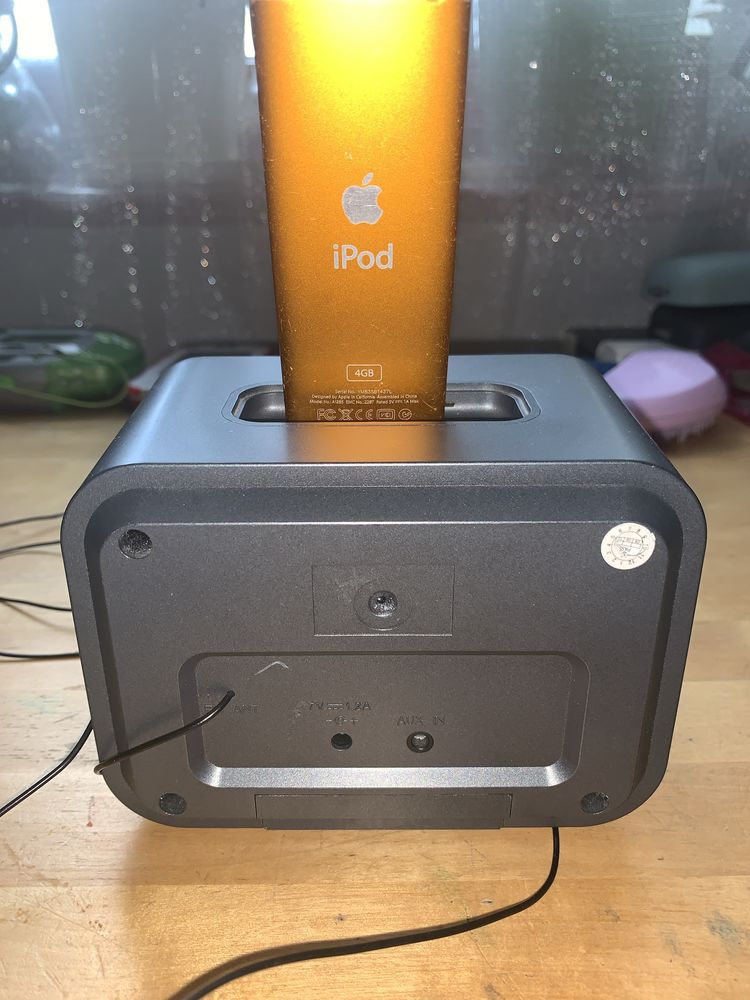 Stacja dokująca Thomson do iPhone, Ipod,  Apple + zegarek i radio
