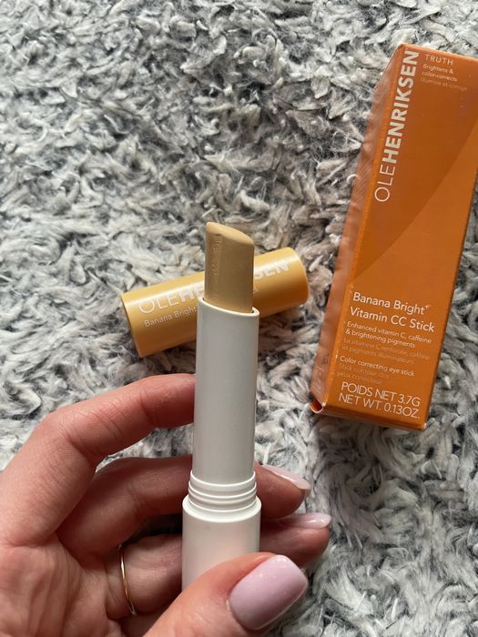Olehenriksen banana bright cc stick korektor z witamina C sephora