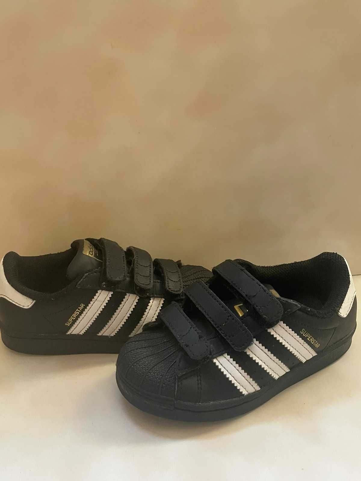 Кроссовки Adidas черные на  мльчика 28 размер -  оригинал