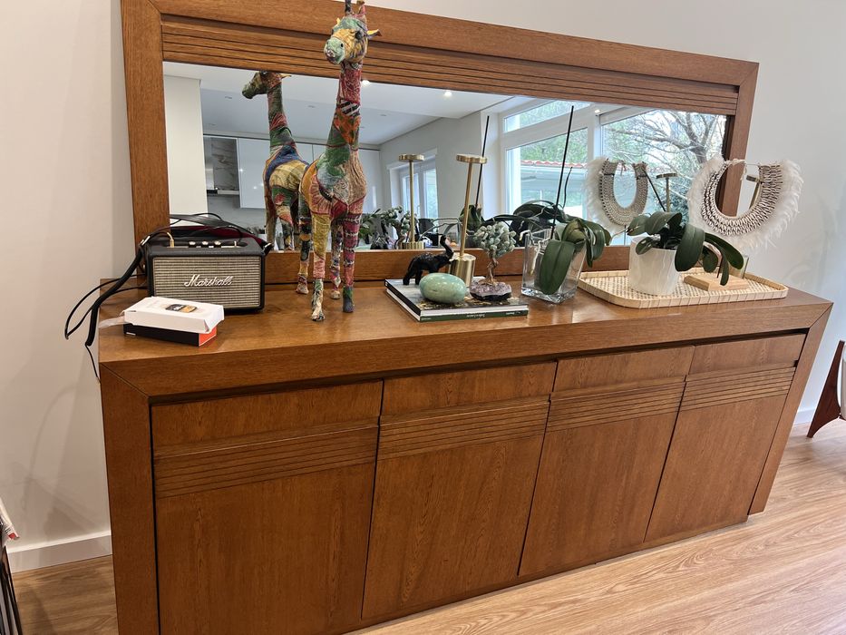 Aparador com espelho em madeira