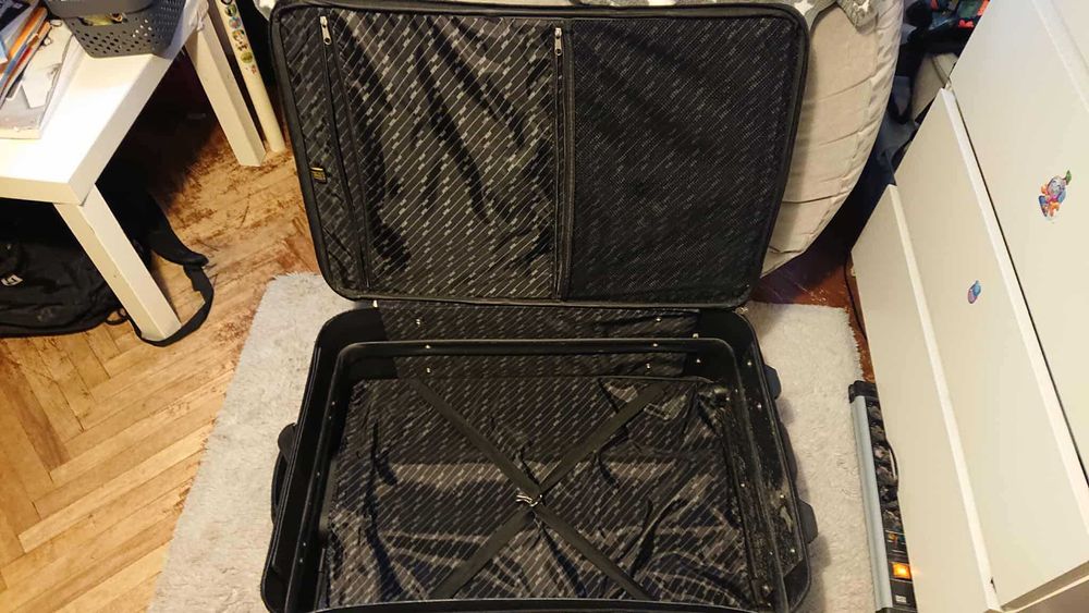 Duża walizka dwa koła jezdne