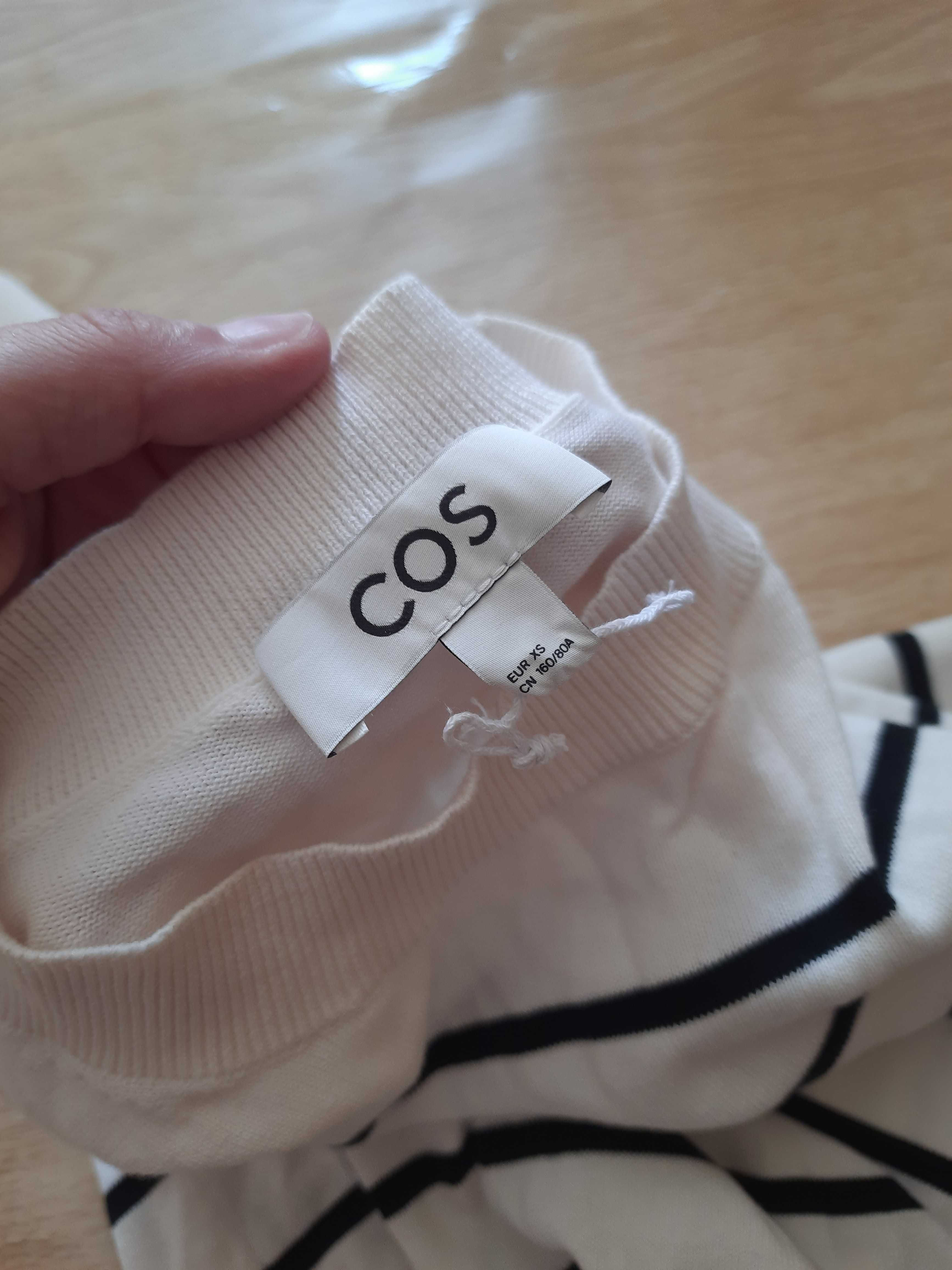 на подарунок дівчині Cos