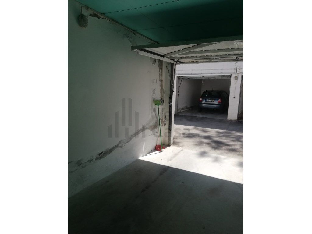 Vende-se Garagem - Braga