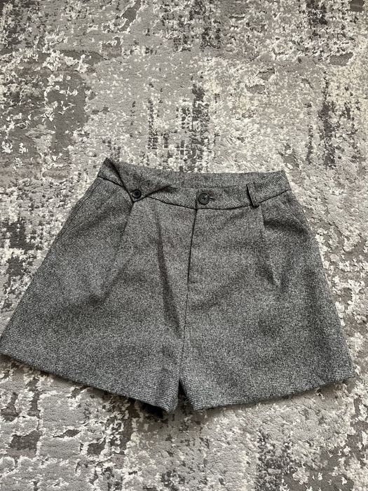 Сірі твідові (костюмні) шортики