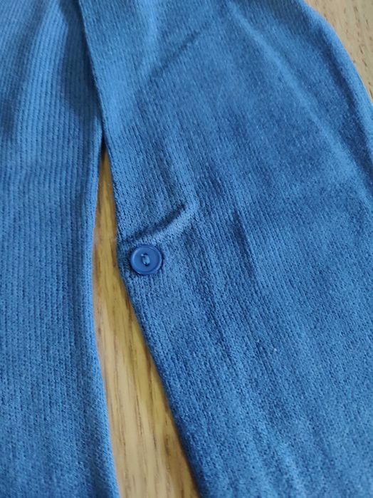 Camisola azul com botões