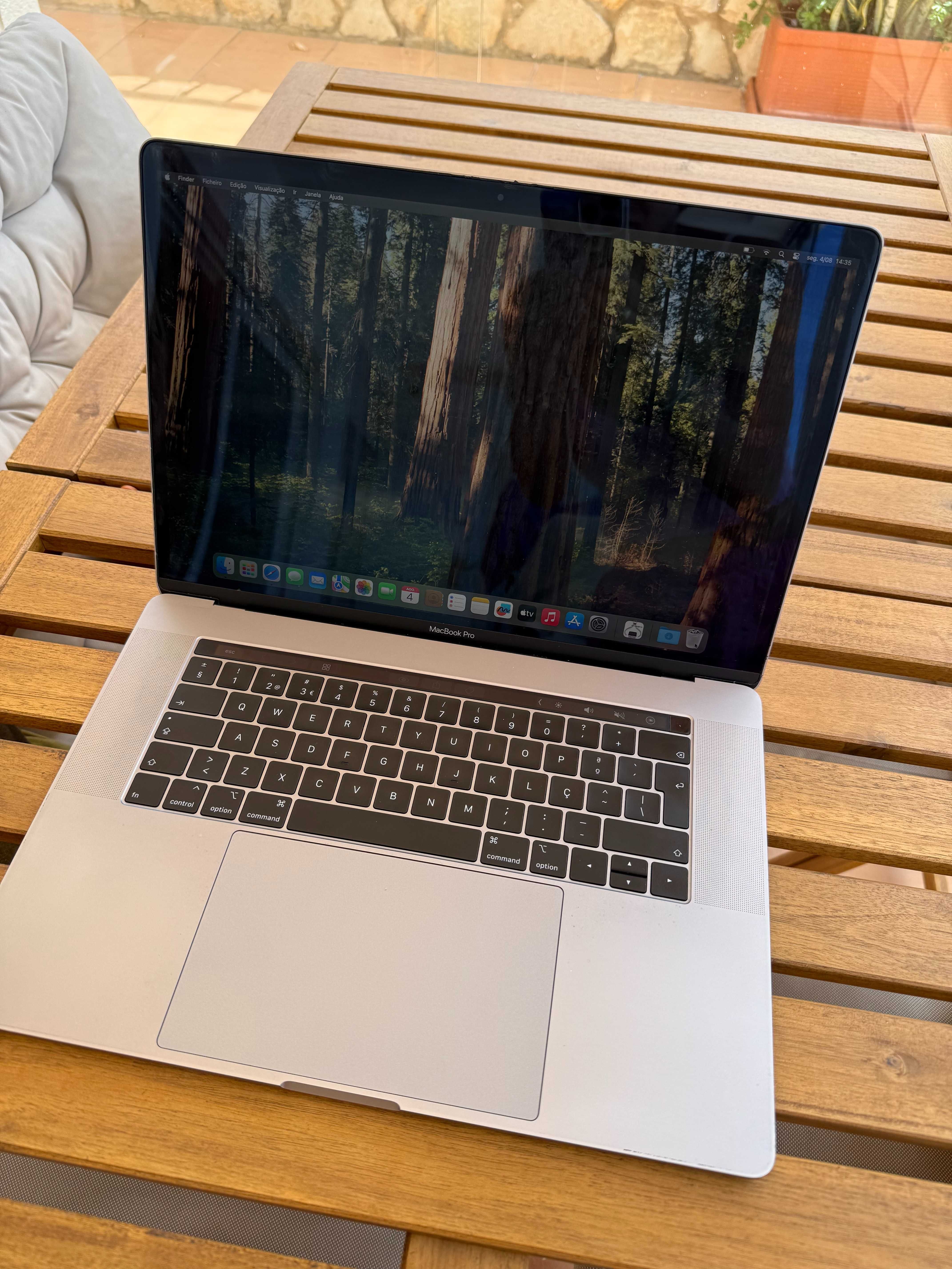 MacBook Pro 15" Retina Touch Bar (2018) — i7 | 16GB RAM | 512GB SSD