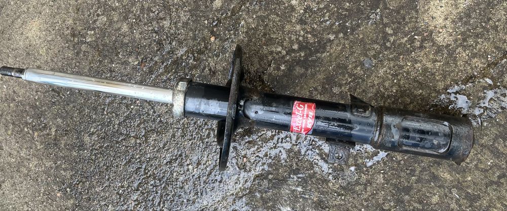 KYB каяба toyota avalon 2005 американка амортизатор задний левый