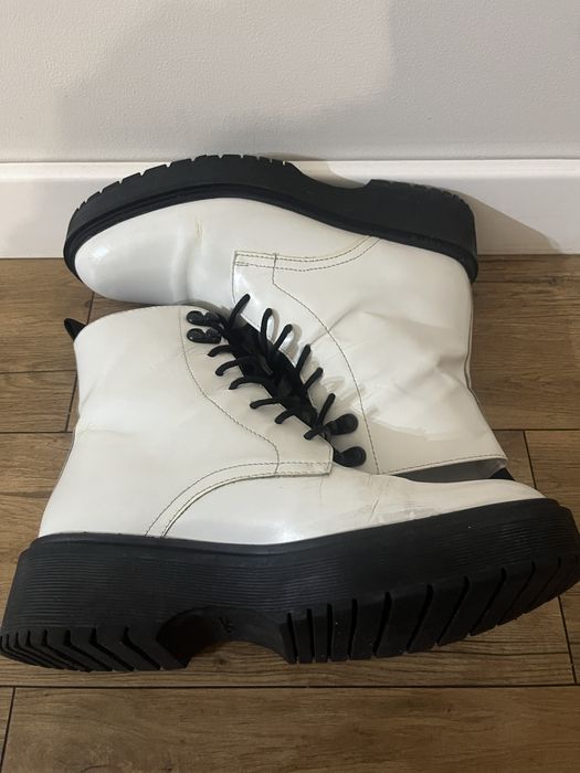 Białe botki typu trapery, Levi’s