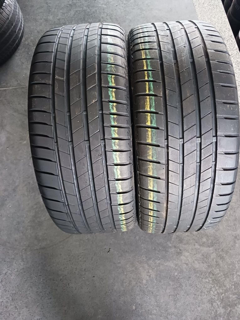 Vendo pneus semi-novos 215/45/17 Bridgestone