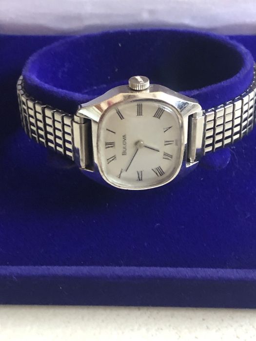 Zabytkowy zegarek damski marki Bulova Vintage