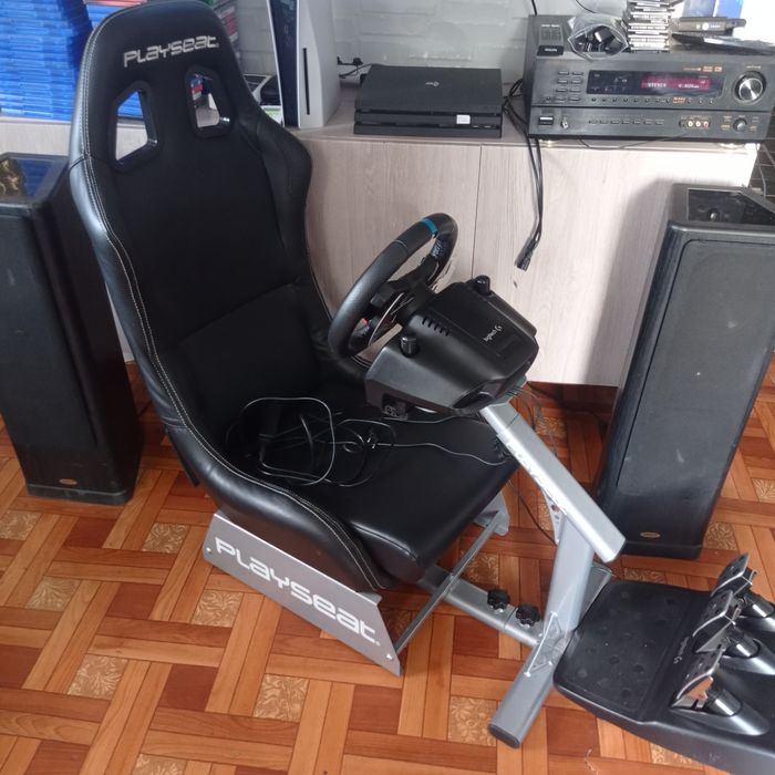 Кокпіт Playseat фірмовий. Майже новий