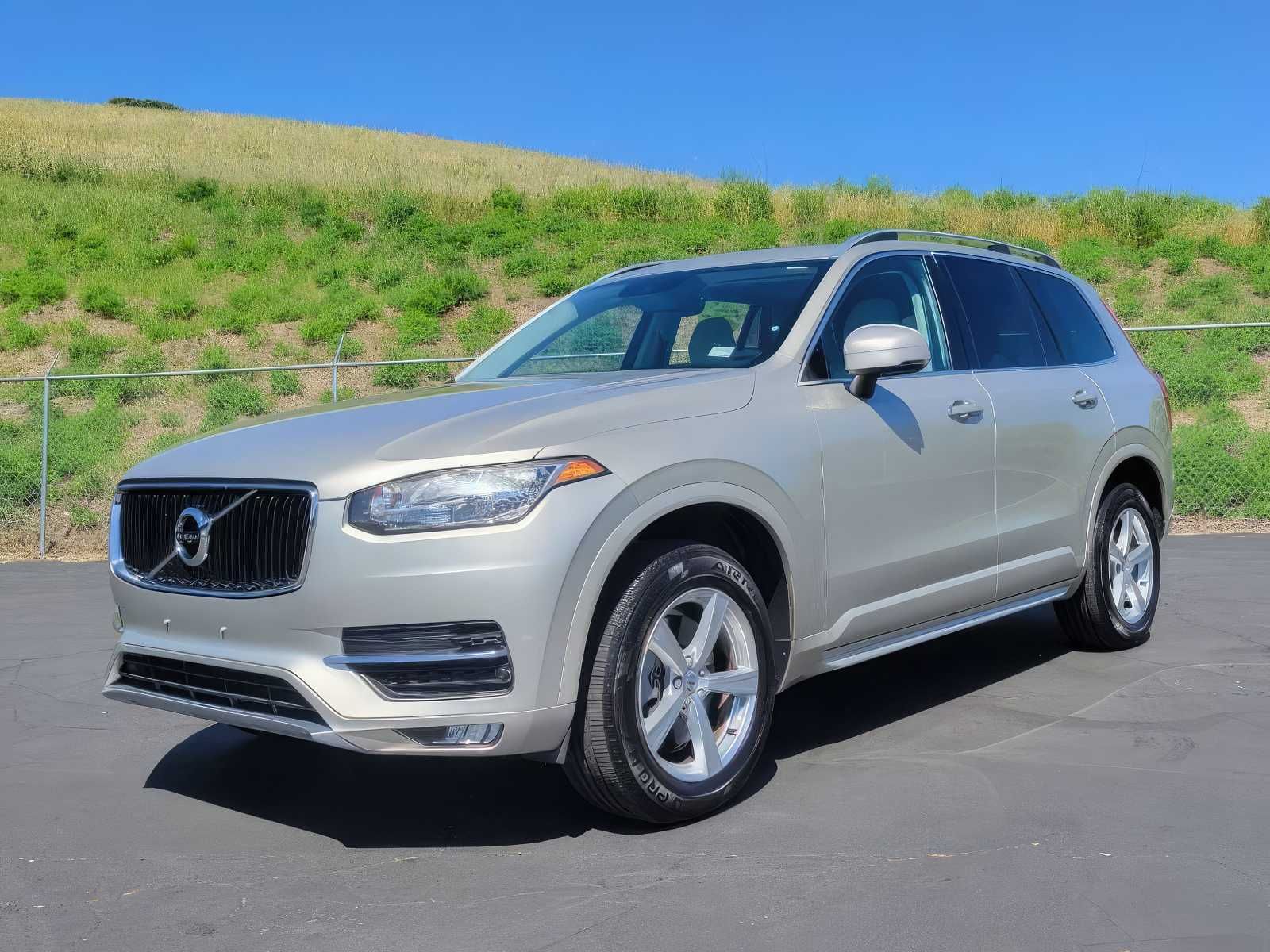 2016 Volvo XC90 T5 Momentum