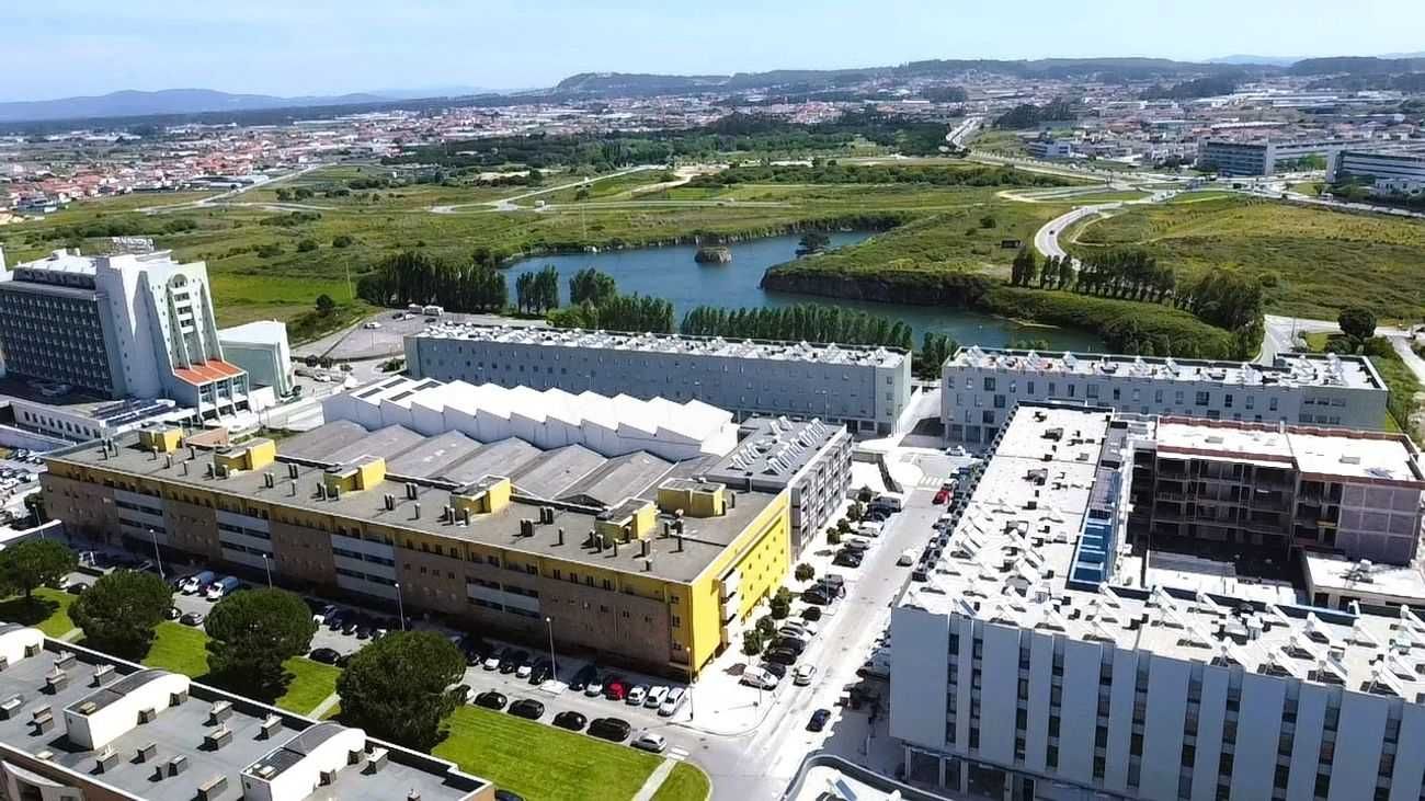 Apartamento T2 + 1 (arrumo) + BOX + 2 Suites - possível permuta
