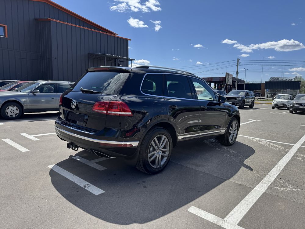Свіжопригнаний Volkswagen touareg Fl з  історією обсл на оф сервісі.