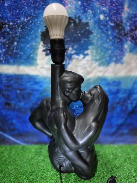 Piękna lampa porcelanowa.