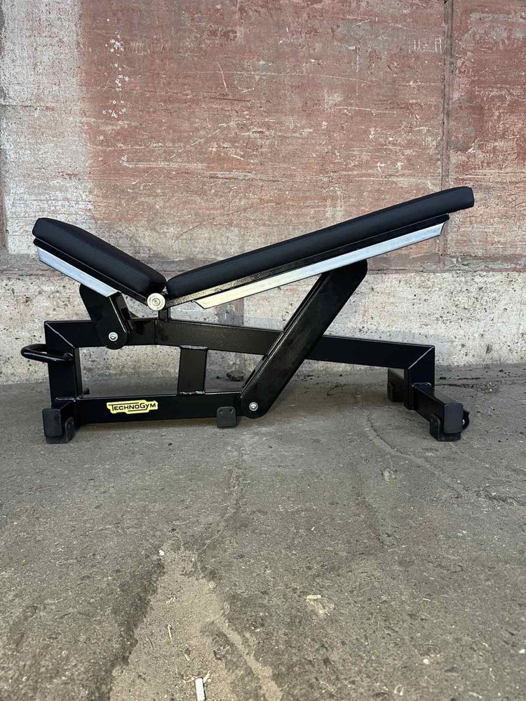 Скамья регулируемая TechnoGym Adjustable Bench, серия Pure Strength