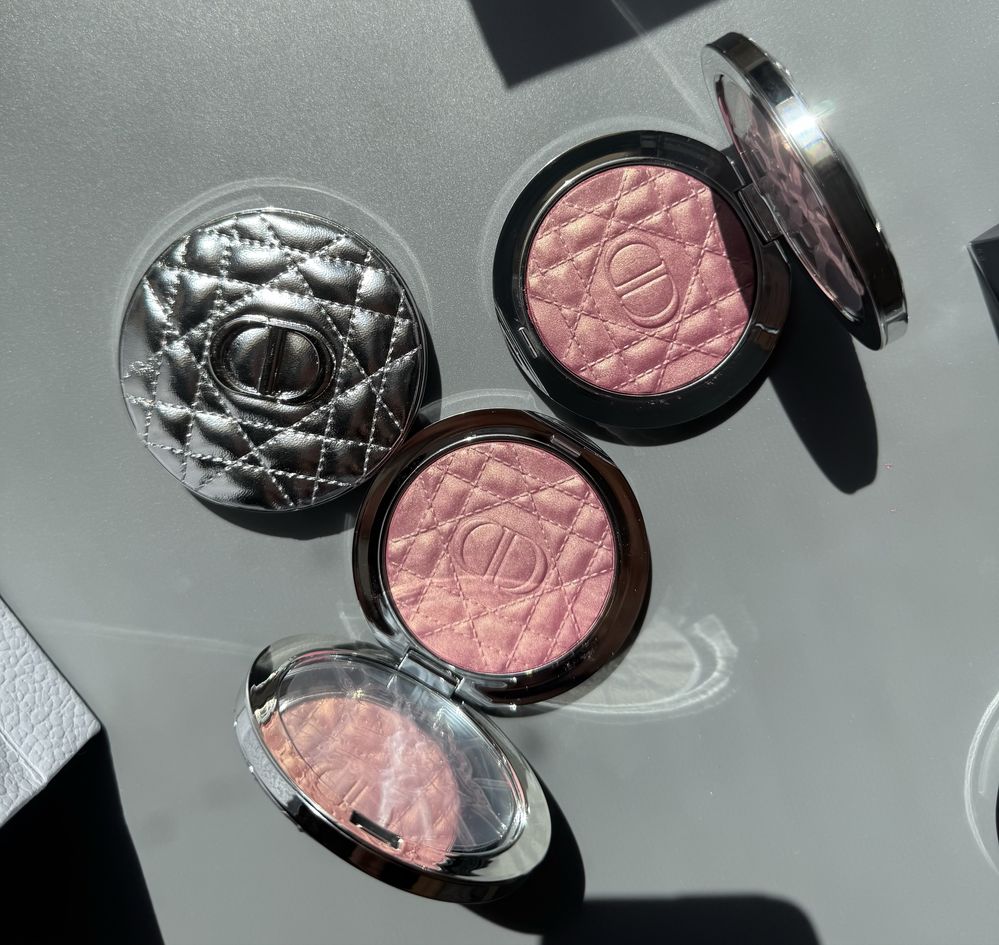 Хайлайтер Dior  forever glow luminizer 04 pink strobe