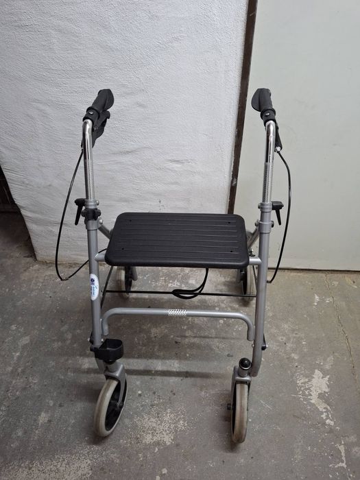 Ролатор, ходунки