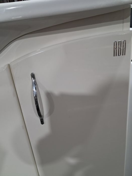 Продам умывальник с тумбой 1.2м