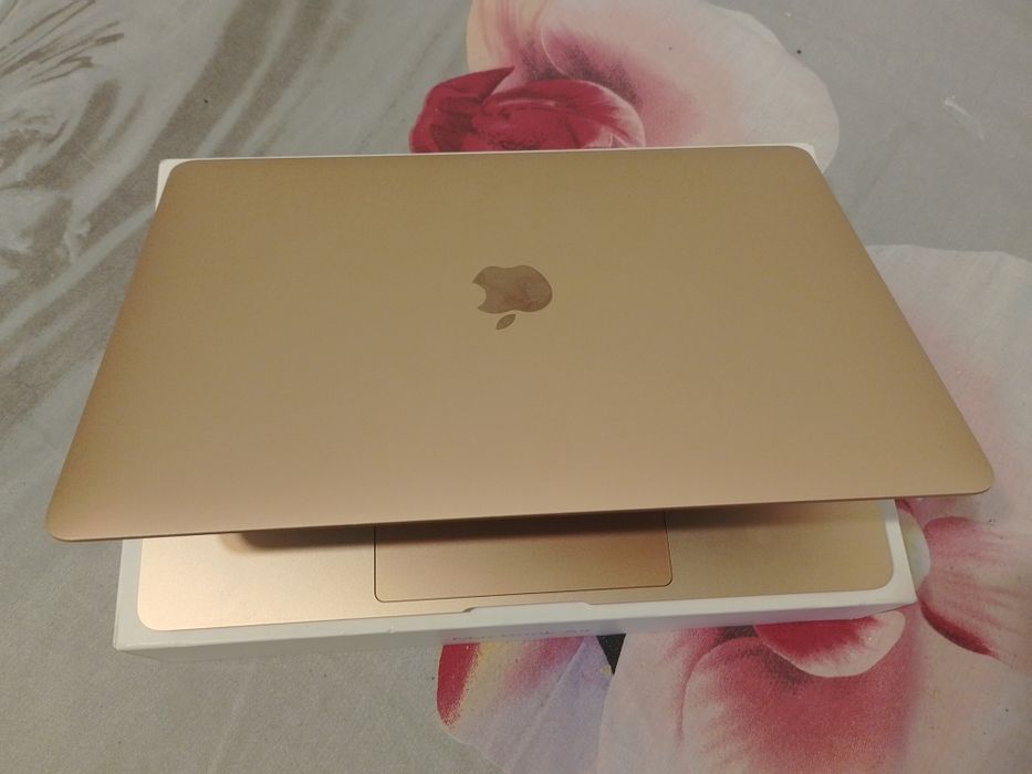 Макбук аір 13"  Gold Core i5/8 акумулятор 114 циклів