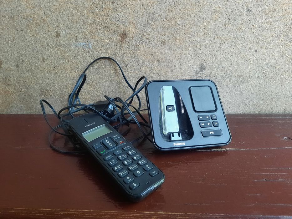 Стаціонарний бездротовий телефон Philips SE175 
Є автовідповідач
