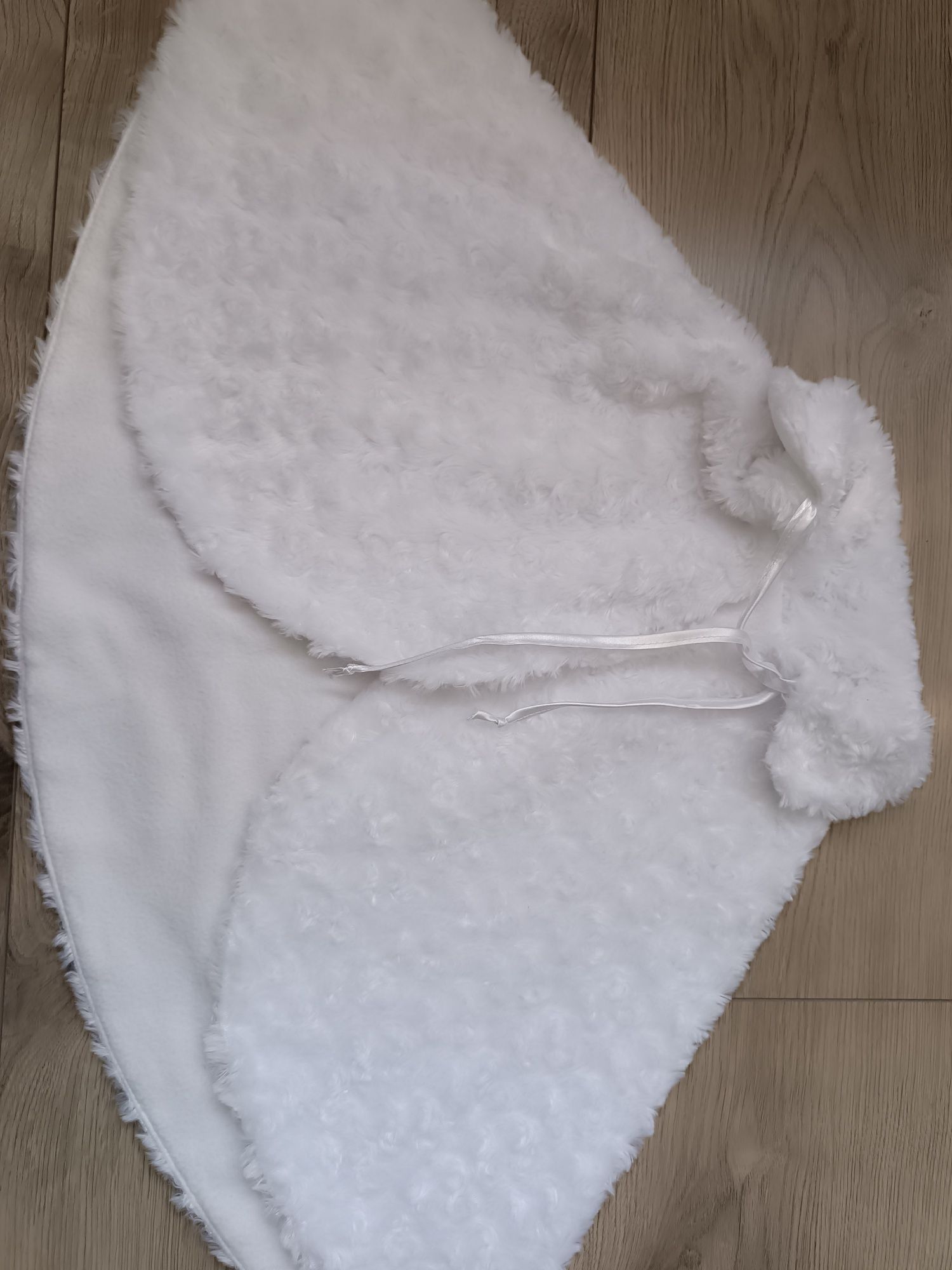 Narzutka polarowa biała komunijna sweter
