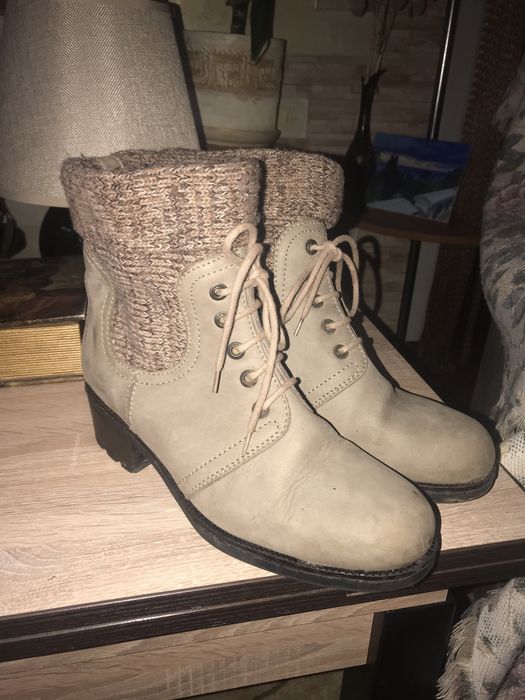 Продам женские ботинки