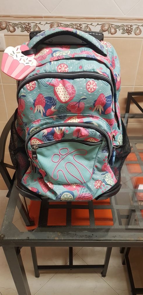Mochila rodinhas marca totto