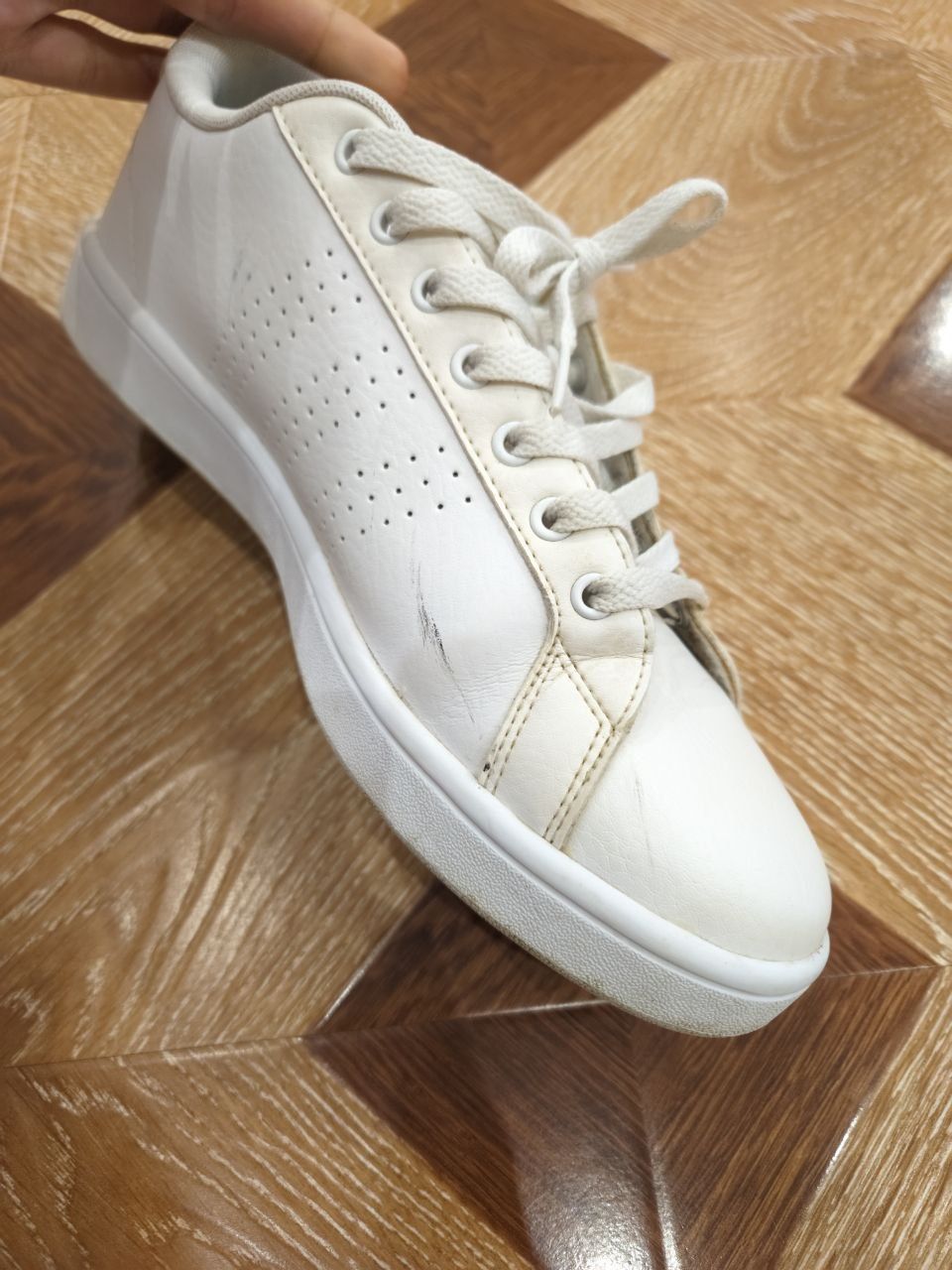 Білі шкіряні кеди Adidas 44