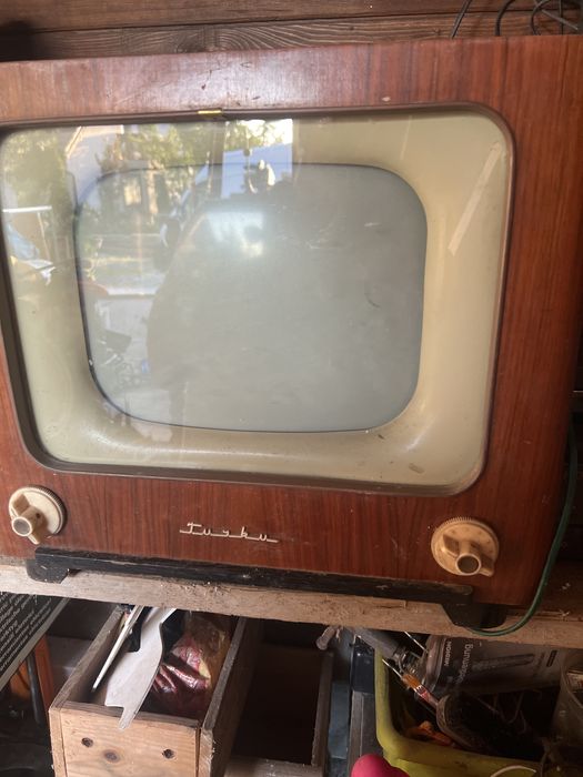 Stary telewizor turkus