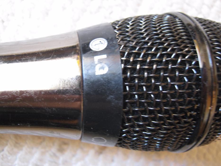 Динамический микрофон JHC-1 от LG.