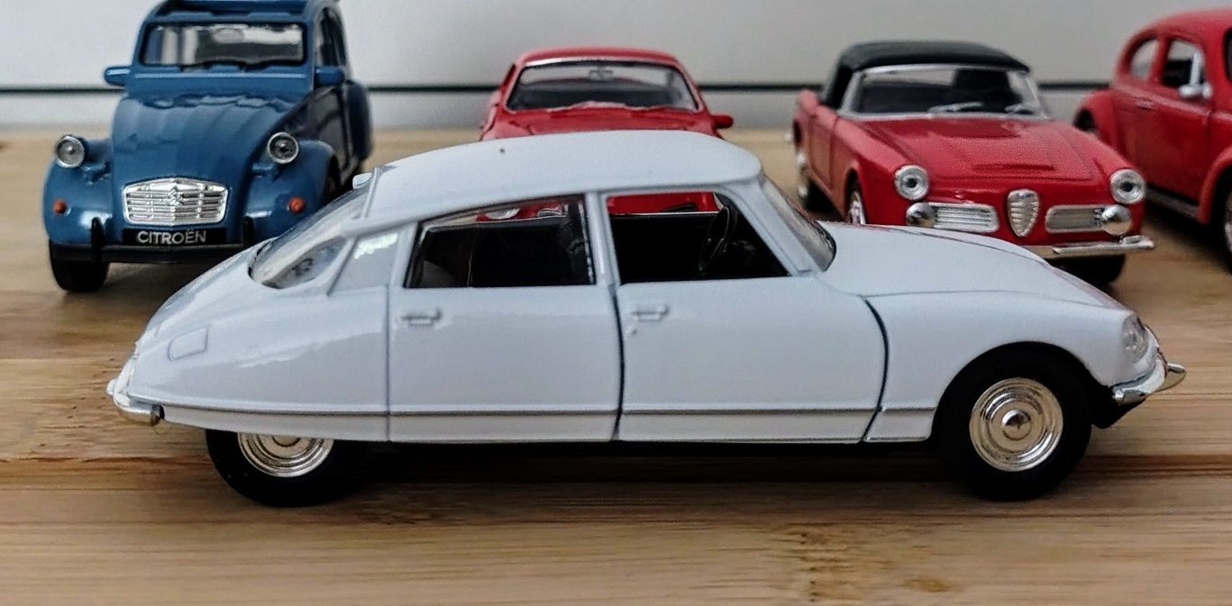 Pięć kultowych modeli samochodów 1:34