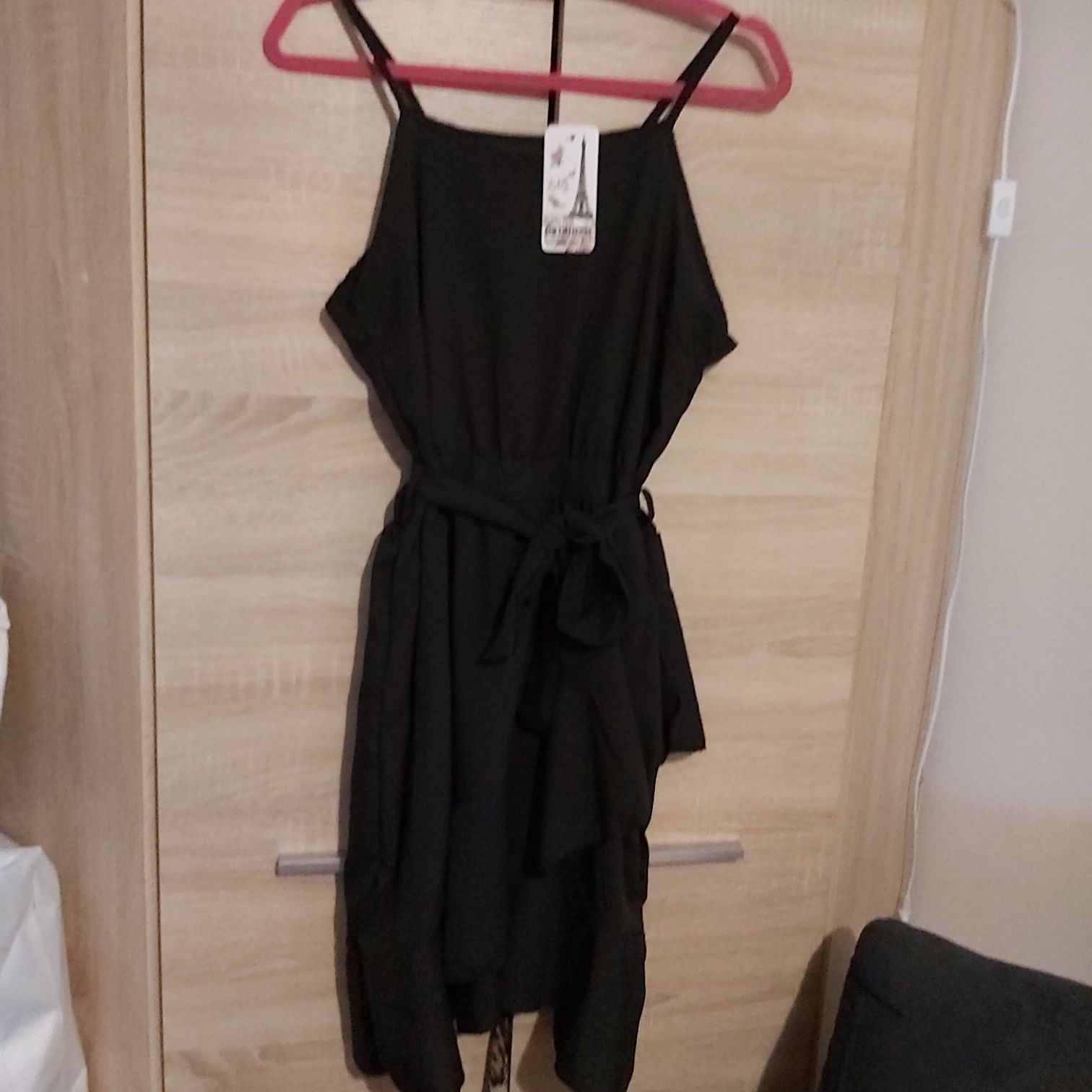 Sukienka w kolorze czarnym nowa z metką w rozmiarze M,L