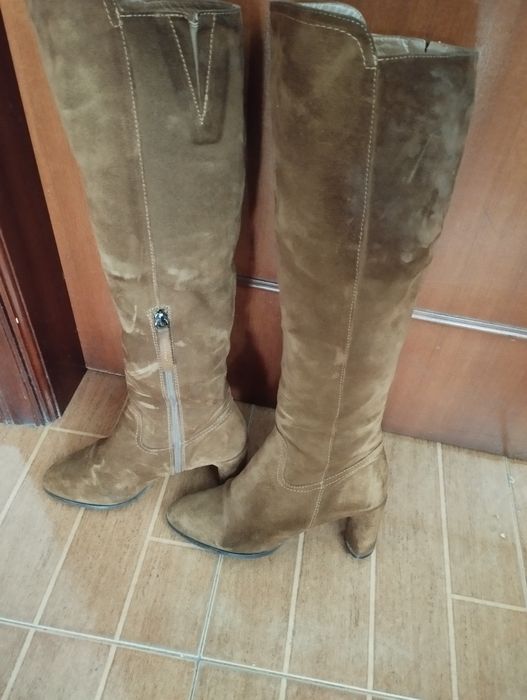 Botas em pele de mulher
