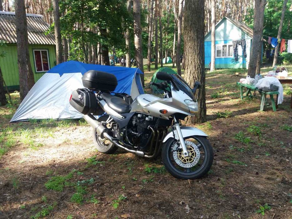 Продам мотоцикл kawasaki zr750s в отличном состоянии.