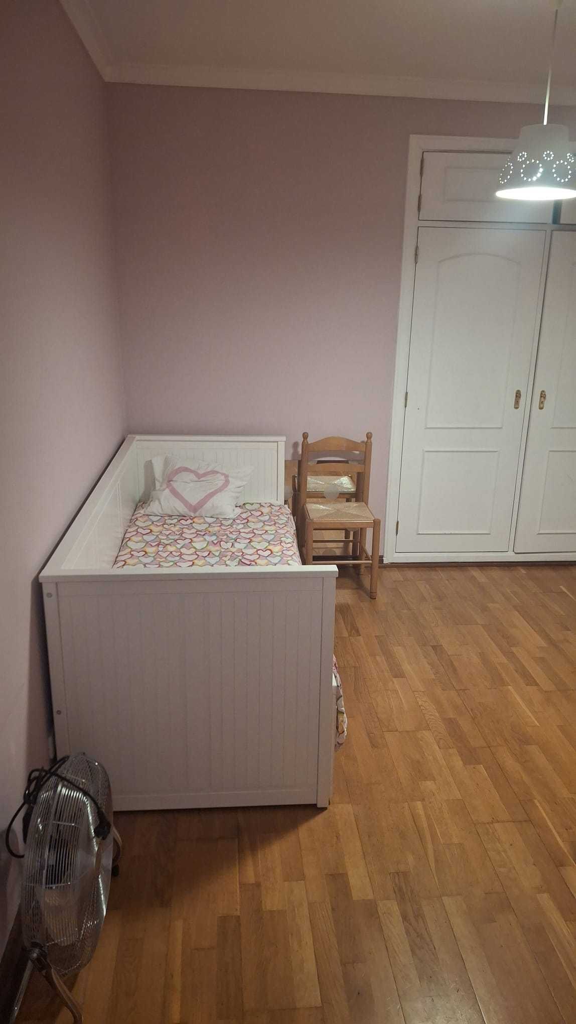 Quarto para Senhora ( Trabalhadora e/ou Estudante) despesas incluídas