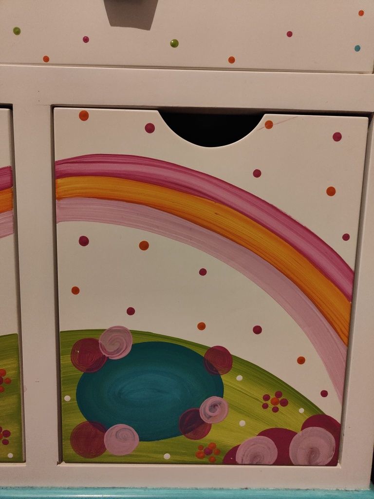 Quarto colorido de menina