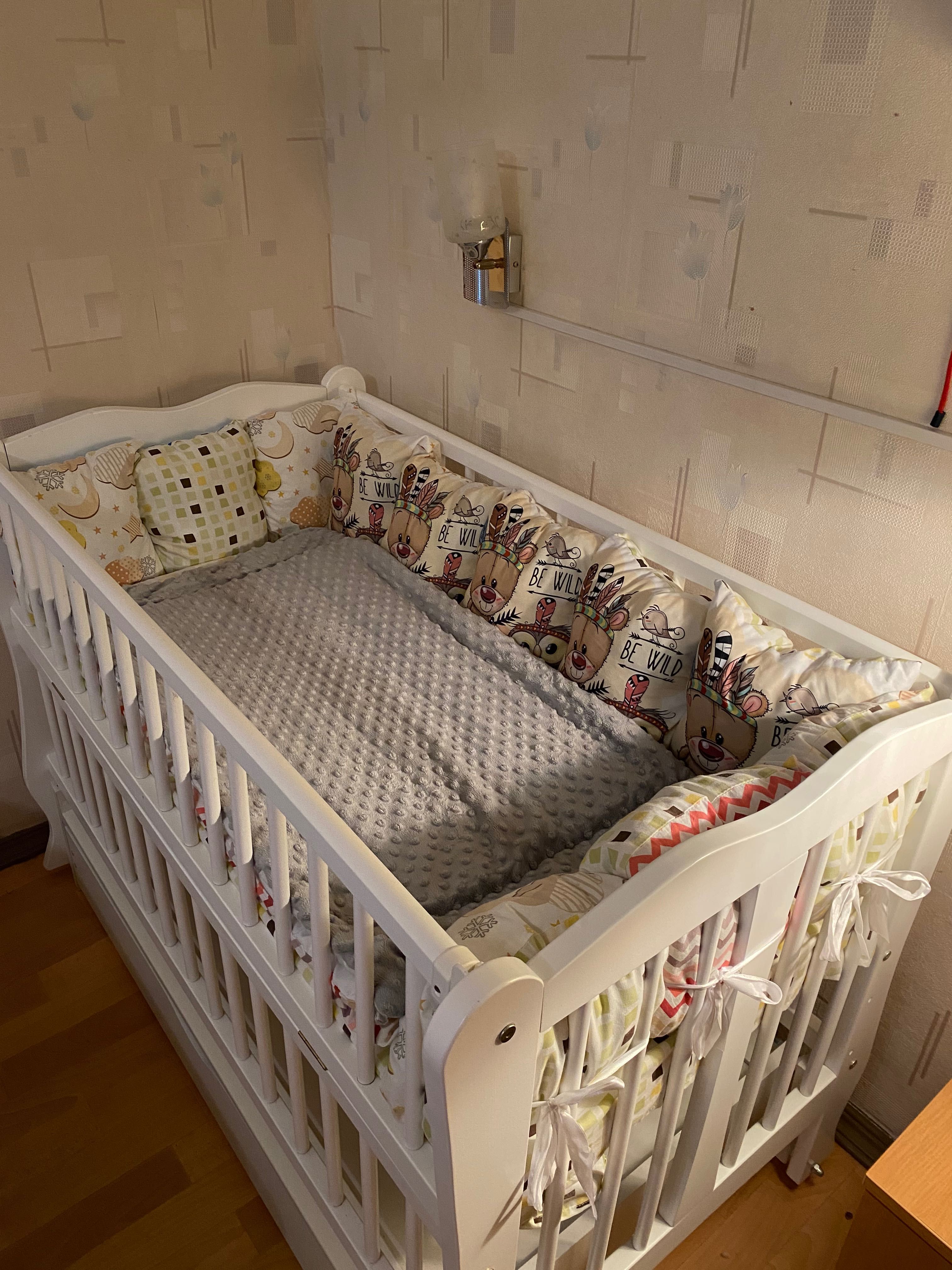 Дитяче ліжечко з маятником для новонародженого