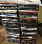 Lote de muitos  DVDS  para desocupar Urgente