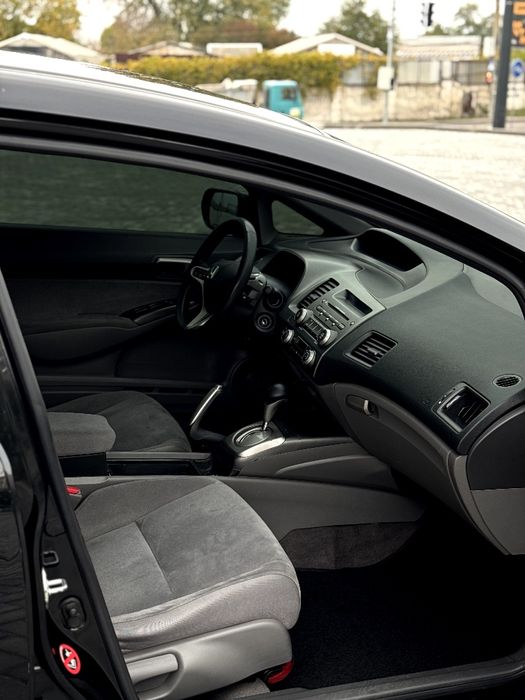 В продаже Honda Civic 2008 года 1.3 гибрид