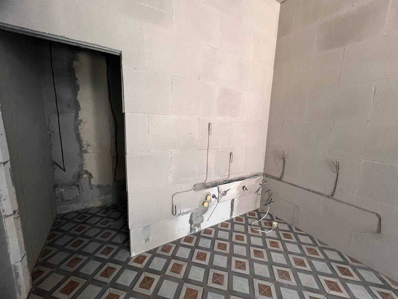 Продаж 2х фасадних приміщень площею 42 м2 за 26500$