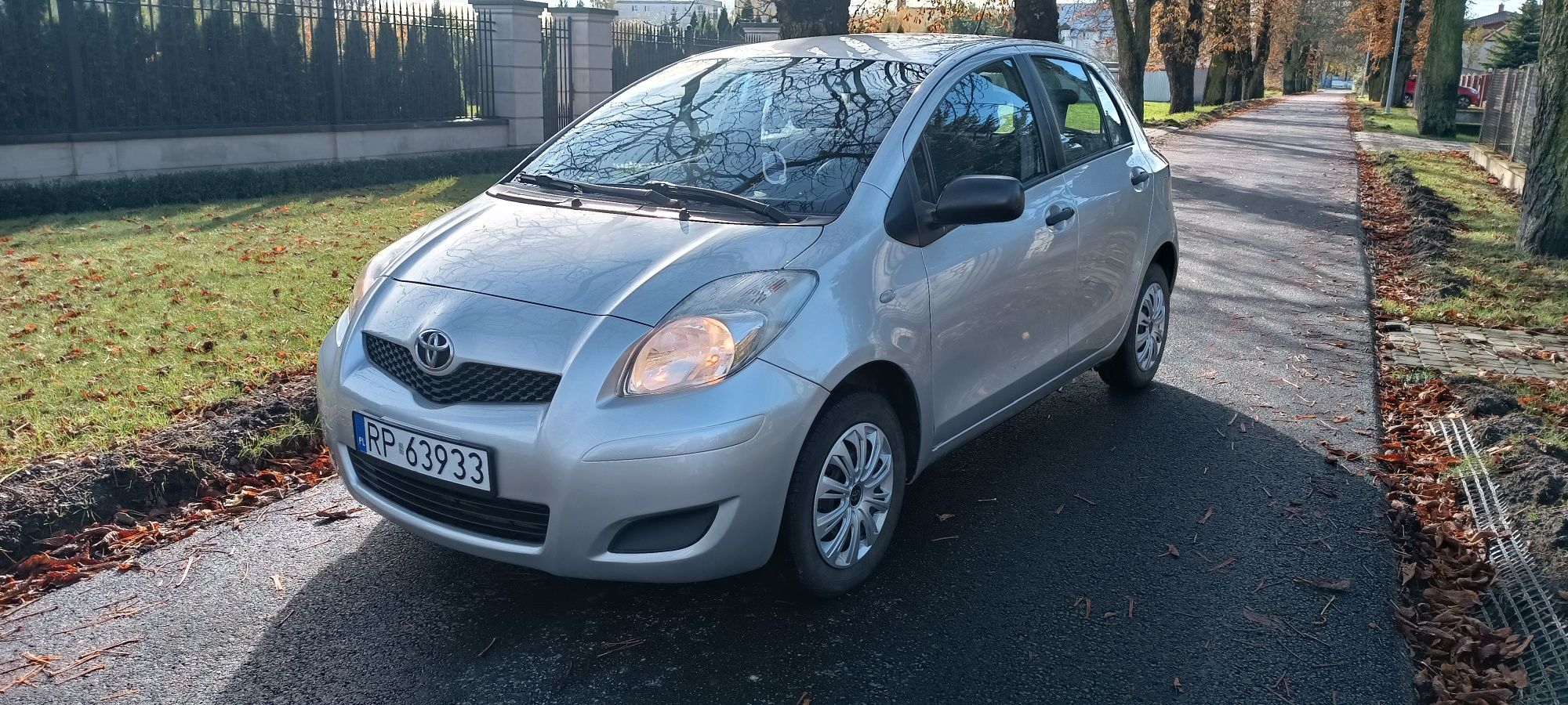 Toyota Yaris 1.0 2011r 5d klimatyzacja centralny el.szyby