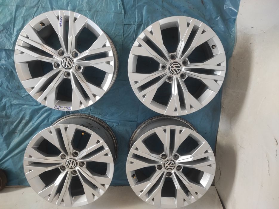617 Felgi aluminiowe ORYGINAŁ VOLKSWAGEN R 17 5x112 otwór 57,1 B. Ładn