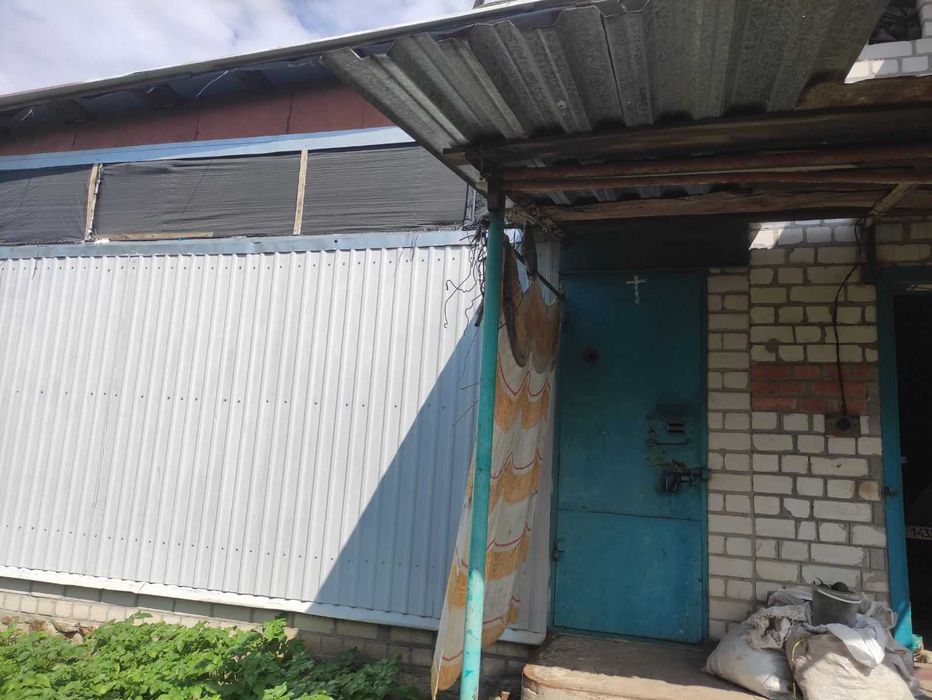 продам здание в центре Чугуева с 2 этажным жилым домом