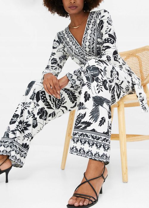 B.P.C kombinezon biały w czarne wzory 36/38.