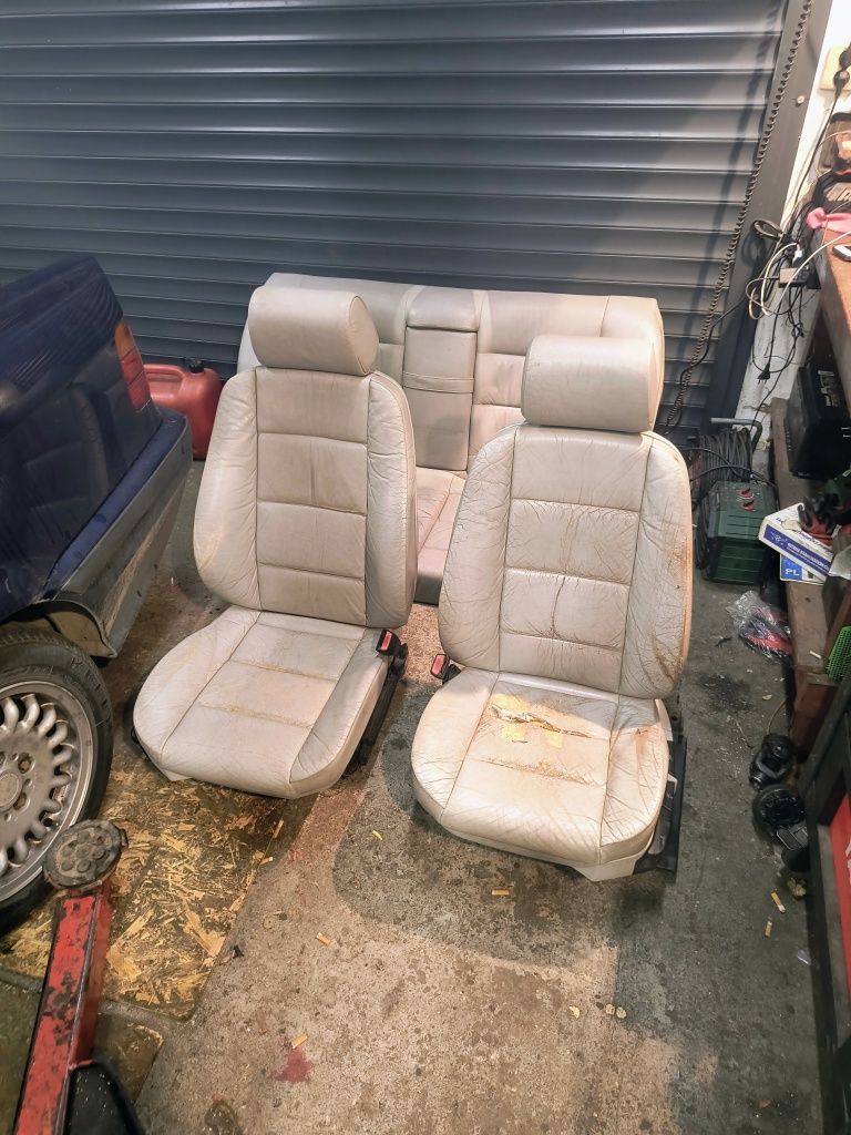 BMW E36 sedan wnętrze fotele kanapa