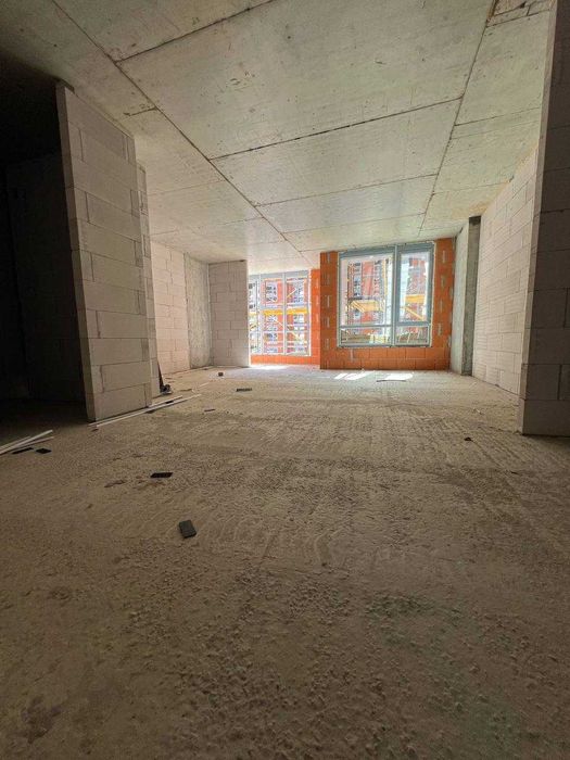 Двокімнатна світла квартира, басейн на будинку